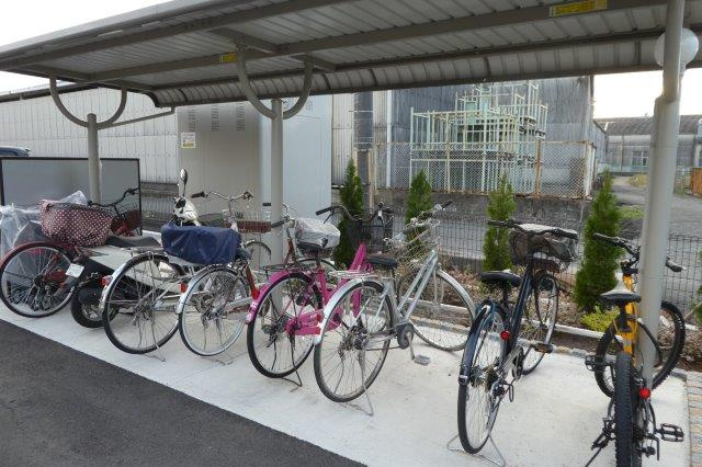 総社市井尻野のアパートのその他共用部分|自転車置き場