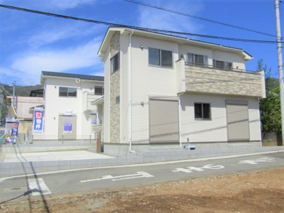 【前面道路含む現地写真】 | ブルーミングガーデン 甲府市屋形1丁目2号棟 | 前面道路含む現地写真です