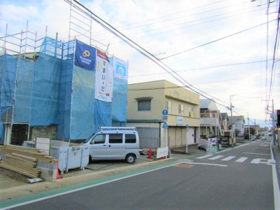 【前面道路含む現地写真】 | ブルーミングガーデン 甲府市屋形1丁目2号棟 | 前面道路含む現地写真です