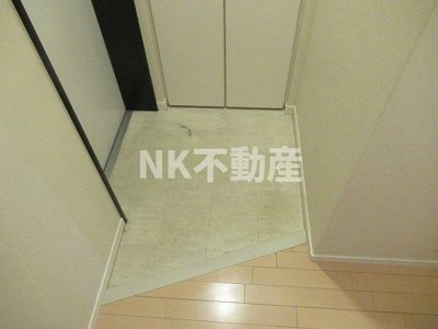 【玄関】 | ジュフレール プレミア（放出賃貸） | シンプルで使いやすい玄関です