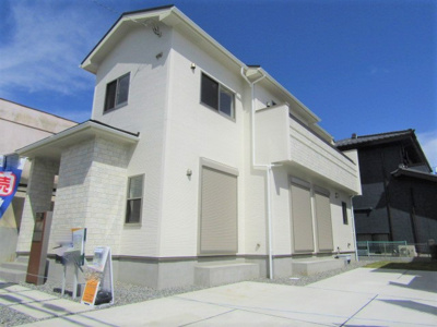 【外観】 | ブルーミングガーデン 甲府市屋形1丁目1号棟 | 物件の外観です。
白を基調としていてとても清潔感があります♪