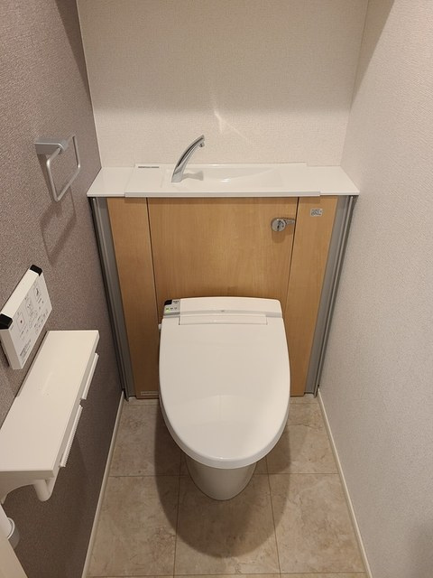 ブレイ　ダ　ブリクのトイレ|☆温水洗浄便座付き☆