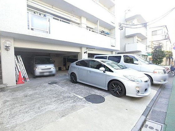 【駐車場】