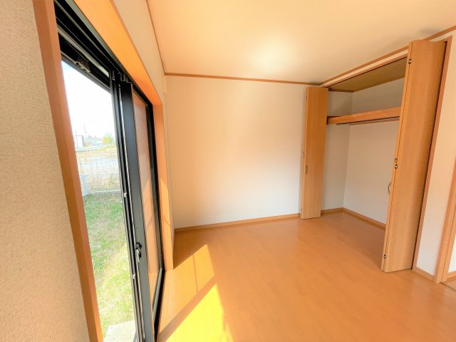 東金市川場1321貸家の洋室