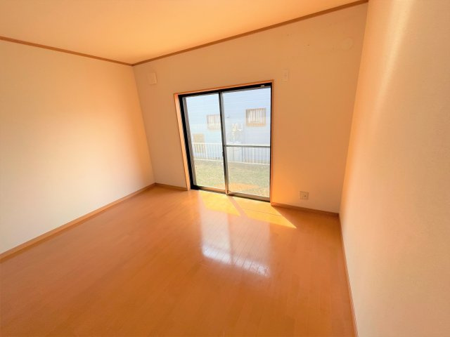 東金市川場1321貸家の洋室