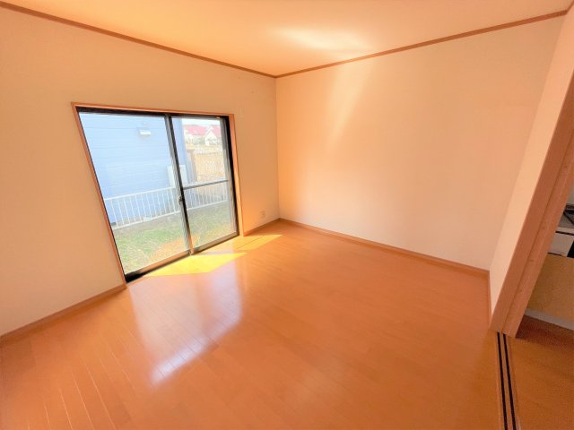 東金市川場1321貸家の洋室