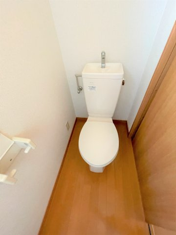 東金市川場1321貸家のトイレ