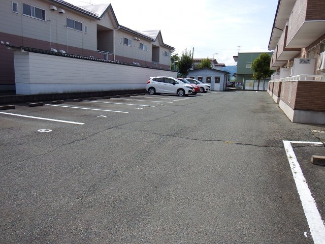 モーツァルト壱番館の駐車場