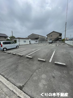 【駐車場】 | メゾン・リヴェール | 駐車場があるので、車を買う予定の方も安心です