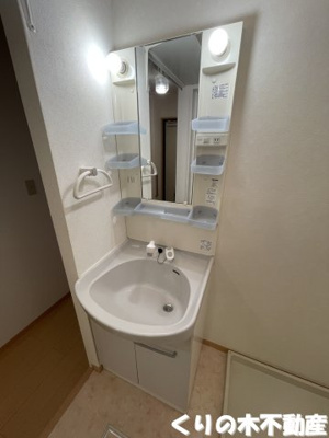 【洗面所】 | メゾン・リヴェール | 広い洗面スペース