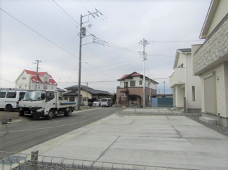 【前面道路含む現地写真】 | 前面道路含む現地写真です