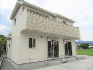 【外観：施工例】 | 【新築戸建・甲斐市大下条・全2棟】2号棟
土地面積：50.59坪　建物面積：33.49坪