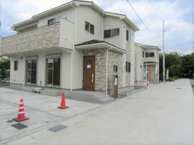 【前面道路含む現地写真】 | ブルーミングガーデン　甲斐市大下条2号棟  | 前面道路含む現地写真です
【接道】東側：公道4m