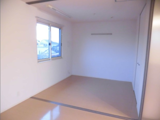 アジュールブルーの寝室|落ち着いて過ごせるお部屋なので、寝室にいかがでしょうか
