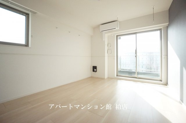 ラピスラズリの洋室