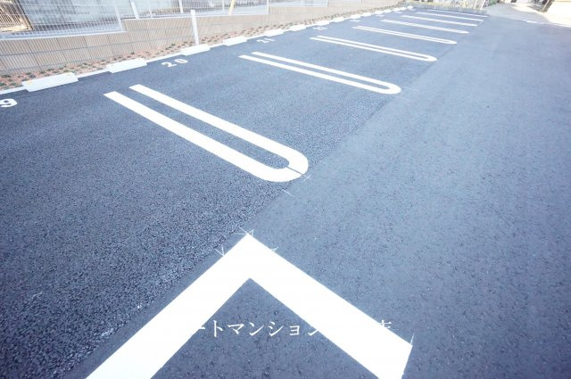 ラピスラズリの駐車場