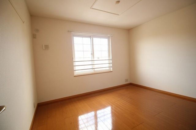 グリーンガーデンⅢの寝室|寝室にぴったりのお部屋です