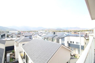 【展望】 | 街並みを見下ろす風景と、遠くには山々が遠望出来る眺望です♪