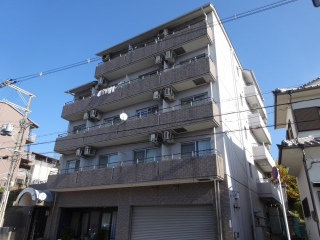 アーバンドゥ金剛の外観