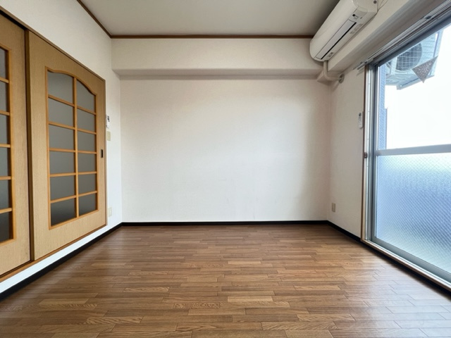 アーバンドゥ金剛の洋室