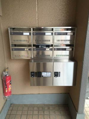 【その他共用部分】 | 宮崎台Kマンション | 共用エントランスには宅配BOXがあるので荷物の受け取りもスムーズに♪再配達を依頼する手間が省けます☆