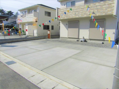 【駐車場】 | ブルーミングガーデン甲斐市西八幡2号棟 | 駐車場に車を止められます