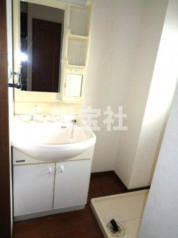 【洗面所】 | シャワー付き洗面台、室内洗濯機置き場あり