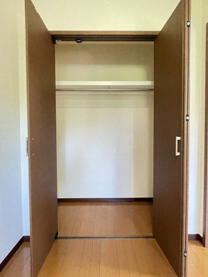 【収納】 | サジテリアスワイ | 洋室3.4帖のお部屋にあるクローゼットです！☆大切なお洋服もしわにならないようにハンガーがけができます☆