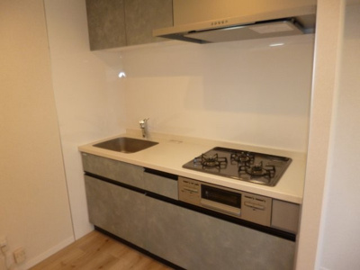 【キッチン】 | プレステージ溝口C | ３口ガスコンロ付システムキッチン