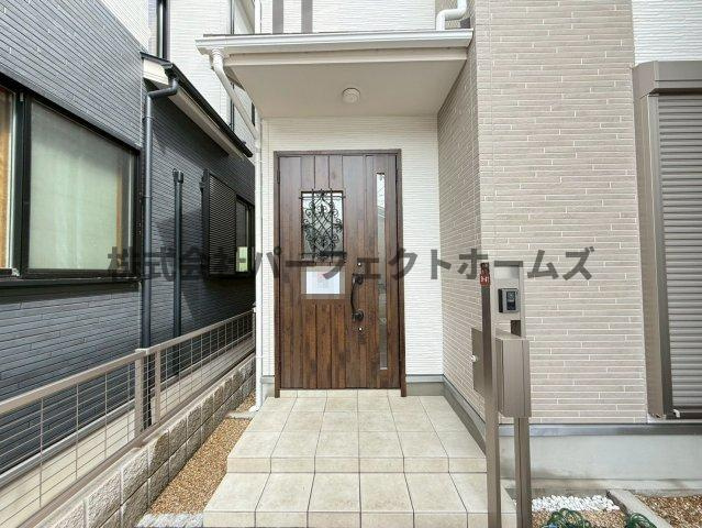 北中振4丁目戸建　賃貸のエントランス|ゆとりのあるエントランスです