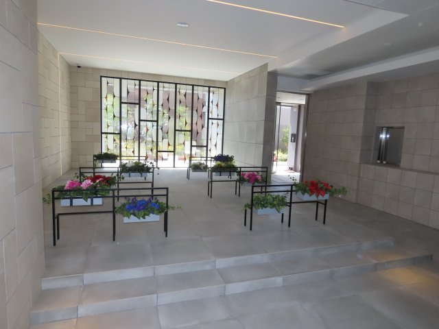 レジュールアッシュ塚本レジデンスのロビー