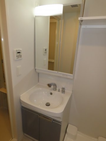 レジュールアッシュ塚本レジデンスの独立洗面台
