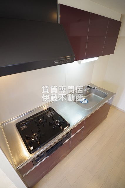 プライムコートのキッチン|システムキッチン（グリル付三個口ガステーブル）