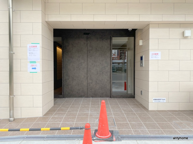 リヴィアス難波ソール　仲介手数料無料のエントランス