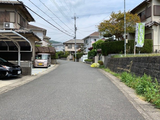 橋本市柿の木坂４号地　土地の前面道路含む現地写真