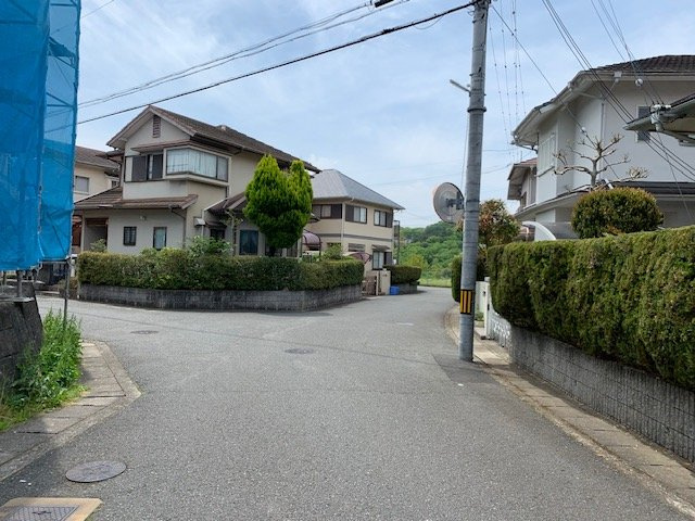 橋本市柿の木坂４号地　土地の前面道路含む現地写真