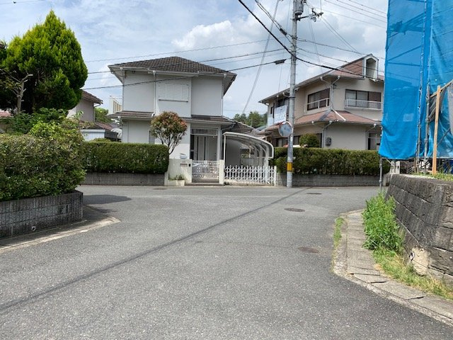 橋本市柿の木坂４号地　土地の前面道路含む現地写真