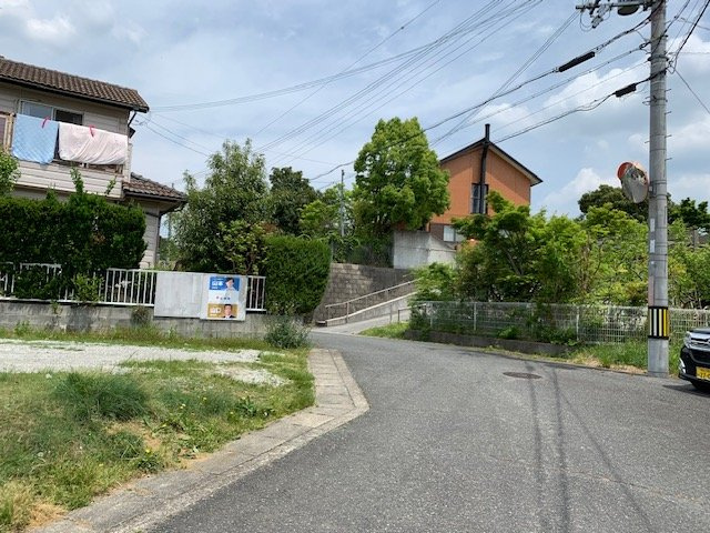 橋本市柿の木坂４号地　土地の前面道路含む現地写真