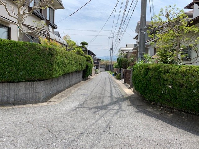 橋本市柿の木坂４号地　土地の前面道路含む現地写真