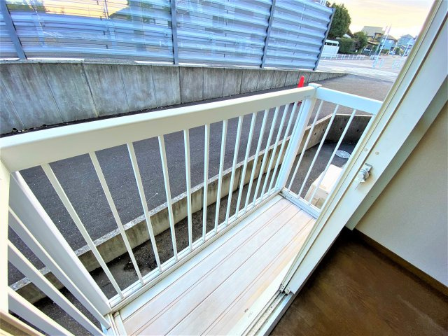 ドミールたかねC棟の玄関