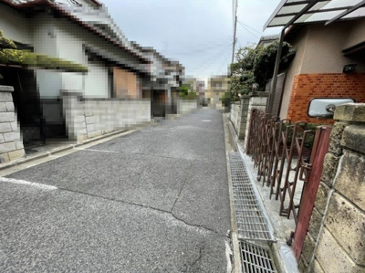 【前面道路含む現地写真】 | 八木北小・古家あり・土地34.5坪・岸和田市箕土路町２丁目 | 前面道路含む現地写真です