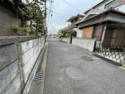 【前面道路含む現地写真】 | 八木北小・古家あり・土地34.5坪・岸和田市箕土路町２丁目 | 前面道路含む現地写真です