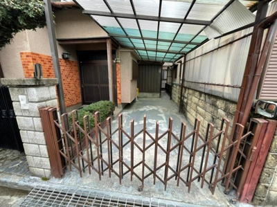 【前面道路含む現地写真】 | 八木北小・古家あり・土地34.5坪・岸和田市箕土路町２丁目 | 前面道路含む現地写真です