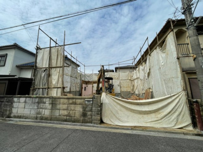 【前面道路含む現地写真】 | 八木北小・古家あり・土地34.5坪・岸和田市箕土路町２丁目 | 解体中です♪