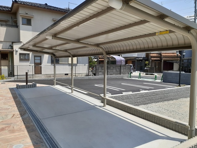 サジュールＫの駐車場