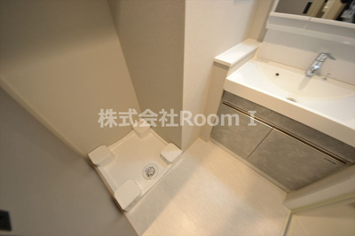 【独立洗面台】 | アーバネックス大阪城北 | 朝の支度にも助かる、独立の洗髪洗面化粧台