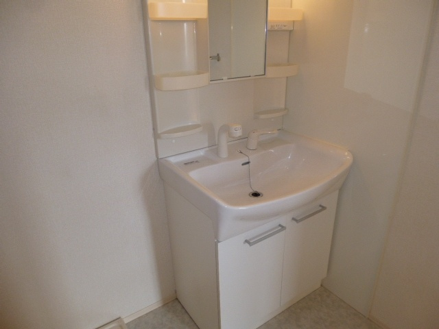 プリムヴェール大内Ｂの独立洗面台|シャンプードレッサー