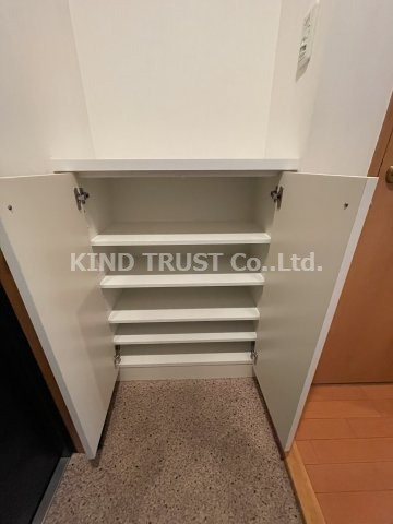 コンフォート松ヶ枝Ⅱの玄関|シューズボックスです