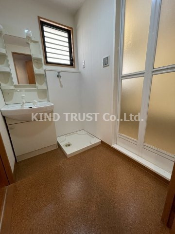 コンフォート松ヶ枝Ⅱの洗面所|スペースが確保できる洗面所です