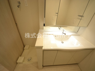 【洗面所】 | ＯＰＵＳ　ＲＥＳＩＤＥＮＣＥ　ＳＨＩＮＳＡＩＢＡＳＨＩ　ＳＯＵＴＨ | 忙しい朝には欠かせない洗面所です